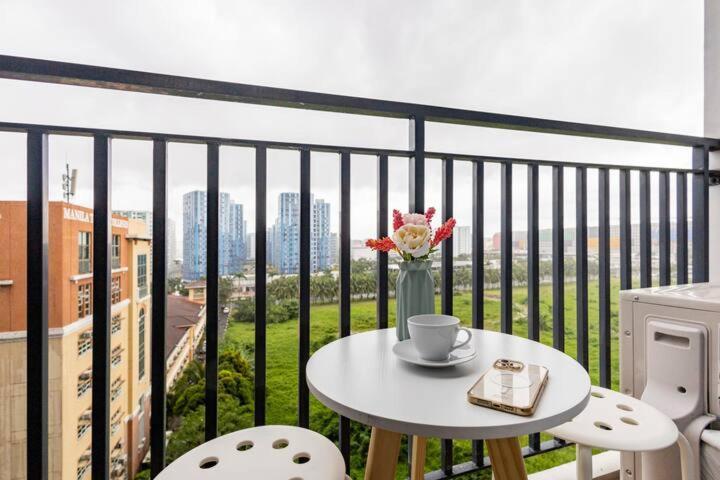 Shore 2 Residences 1Br Deluxe Room In Moa Complex Маніла Екстер'єр фото